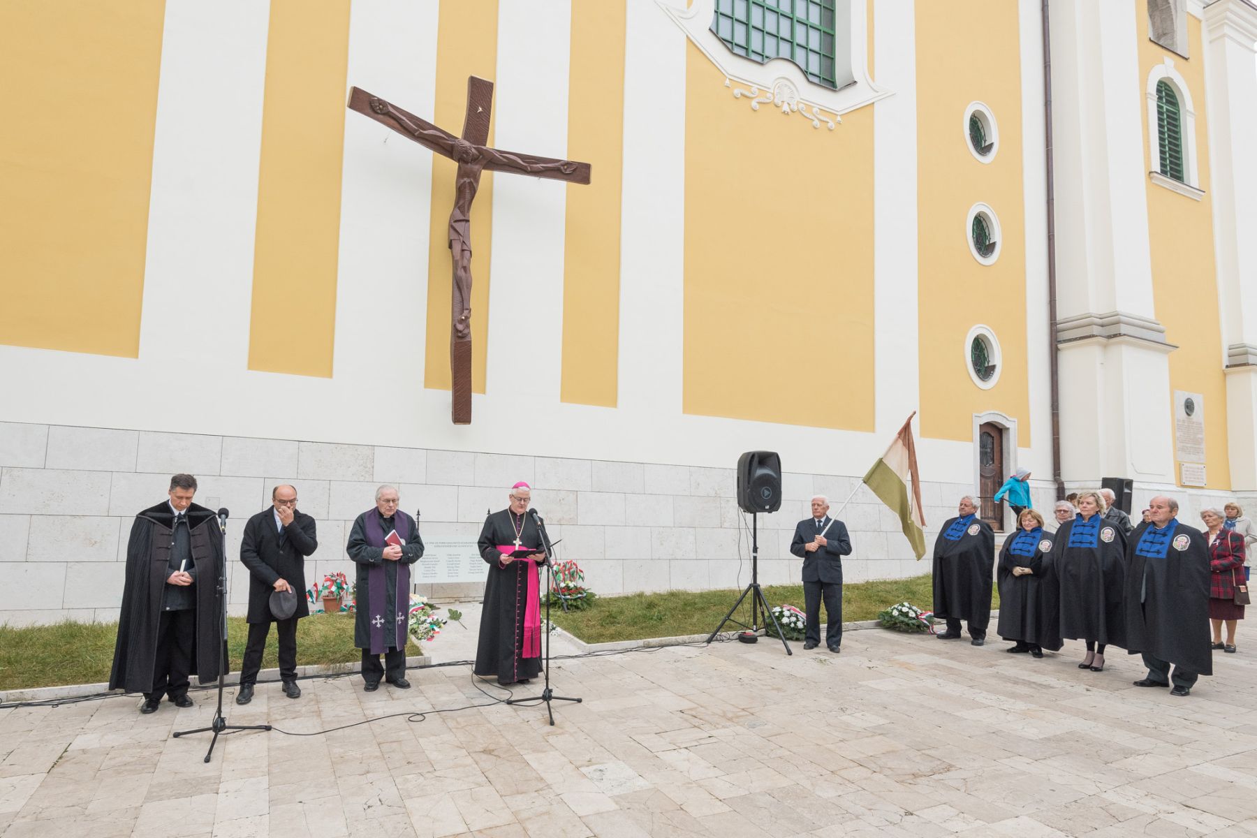 1956 - a Bazilikánál emlékeztek és imádkoztak a történelmi egyházak